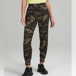 EUC Lululemon Ready to Rulu High-Rise Jogger